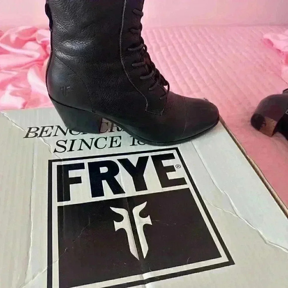 Frye Courtney Lace-Up Boots- size 7 - Picture 1 of 12